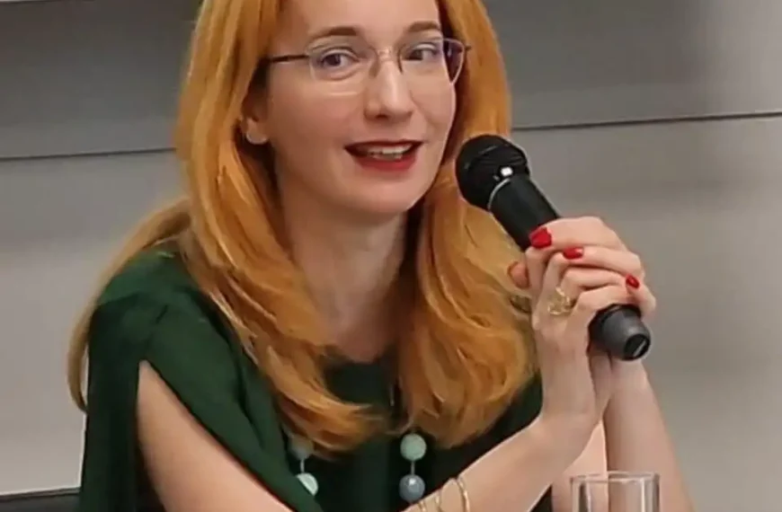 „Tinerii sunt, în egală măsură, ușor adaptabili și inflexibili”