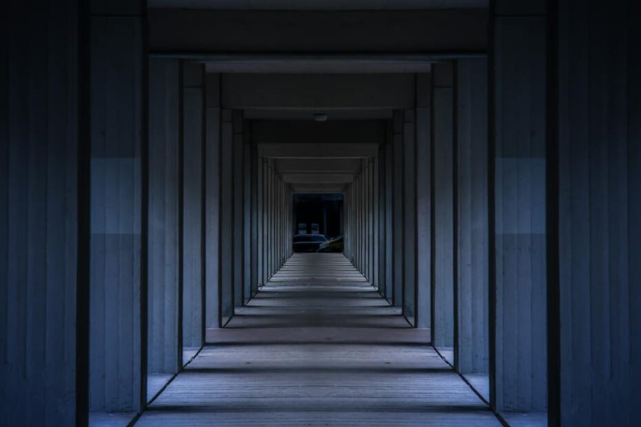 gray concrete building