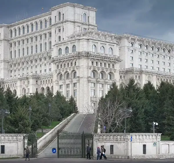 „Decalogul Strategului de Succes” și dilema României: în căutarea unei Mari Strategii