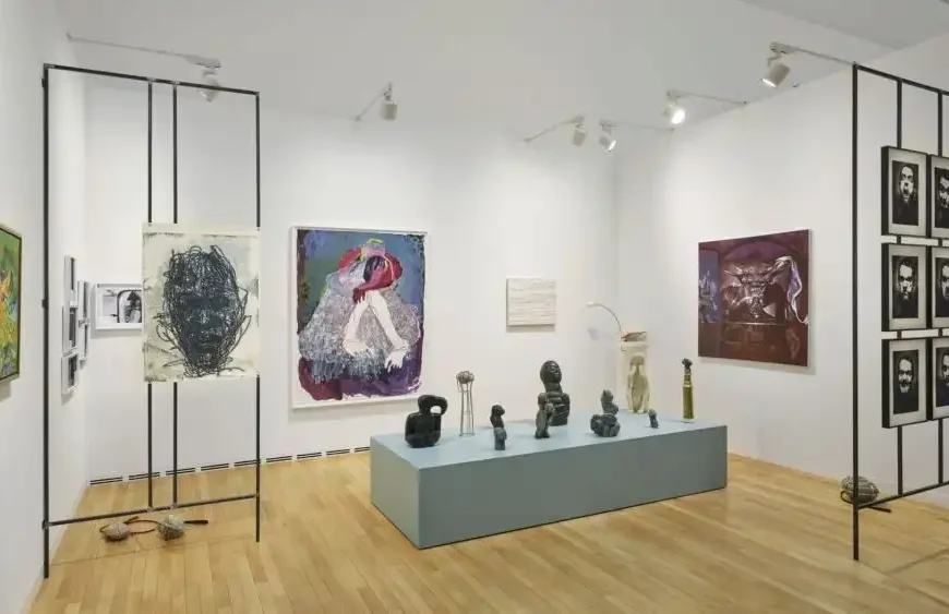 Art Basel Paris: milioane de dolari, un târg închis înainte de termen